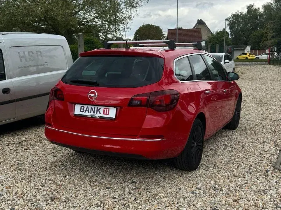Gebraucht Opel Astra Innovation 101 PS (74 kW) 2013 Rot Kombi
