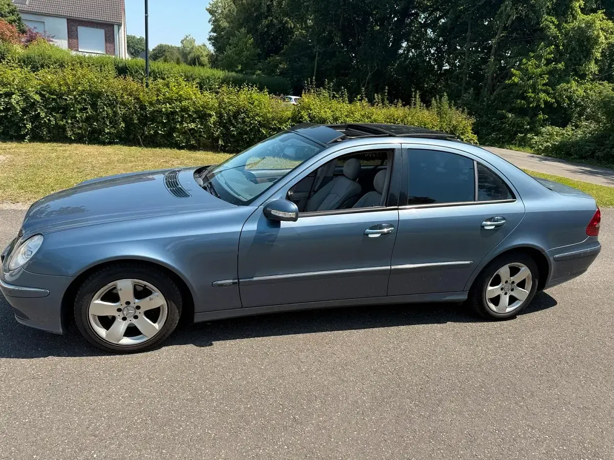 Gebraucht Mercedes E220 150 PS (110 kW) 2003 Grau Limousine
