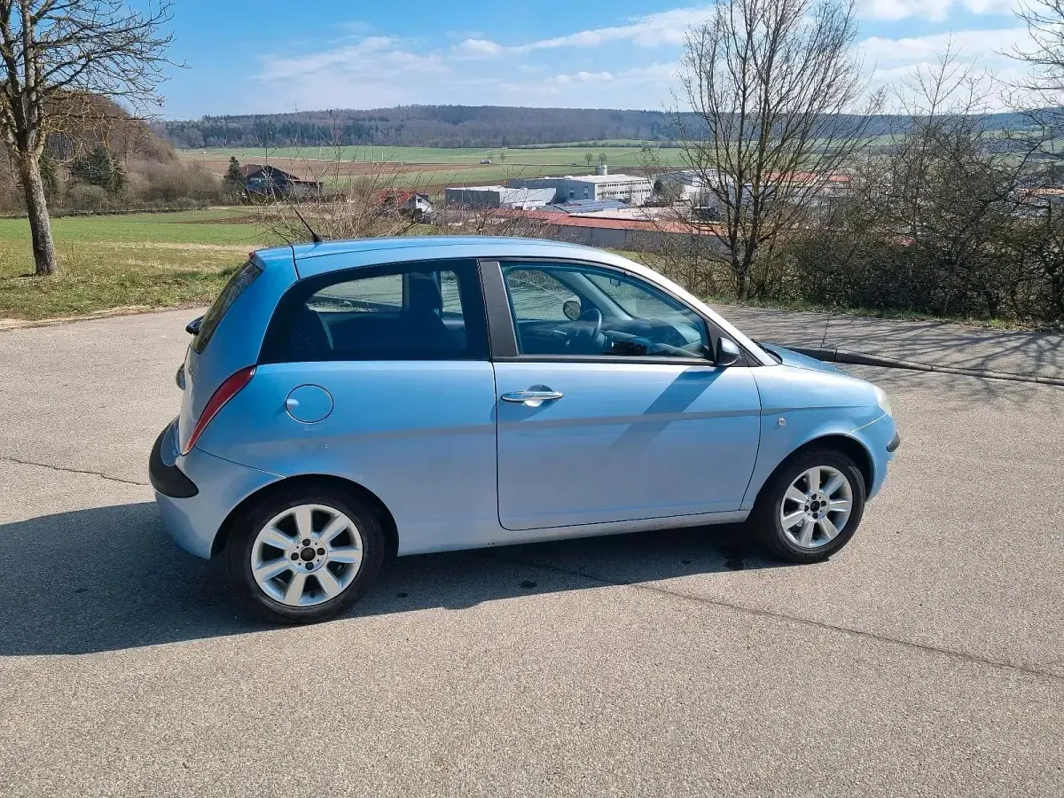 Gebraucht Lancia Ypsilon 60 PS (44 kW) 2006 Blau Kleinwagen