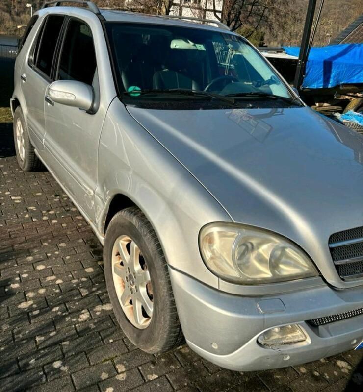 Silber Gebraucht 2002 Mercedes ML500 SUV | 2.200 € - Bild 1/4