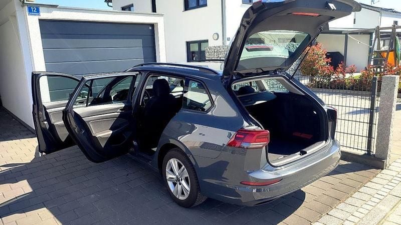 Gebraucht VW Golf VIII Life 110 PS (80 kW) 2022 Grau Kombi