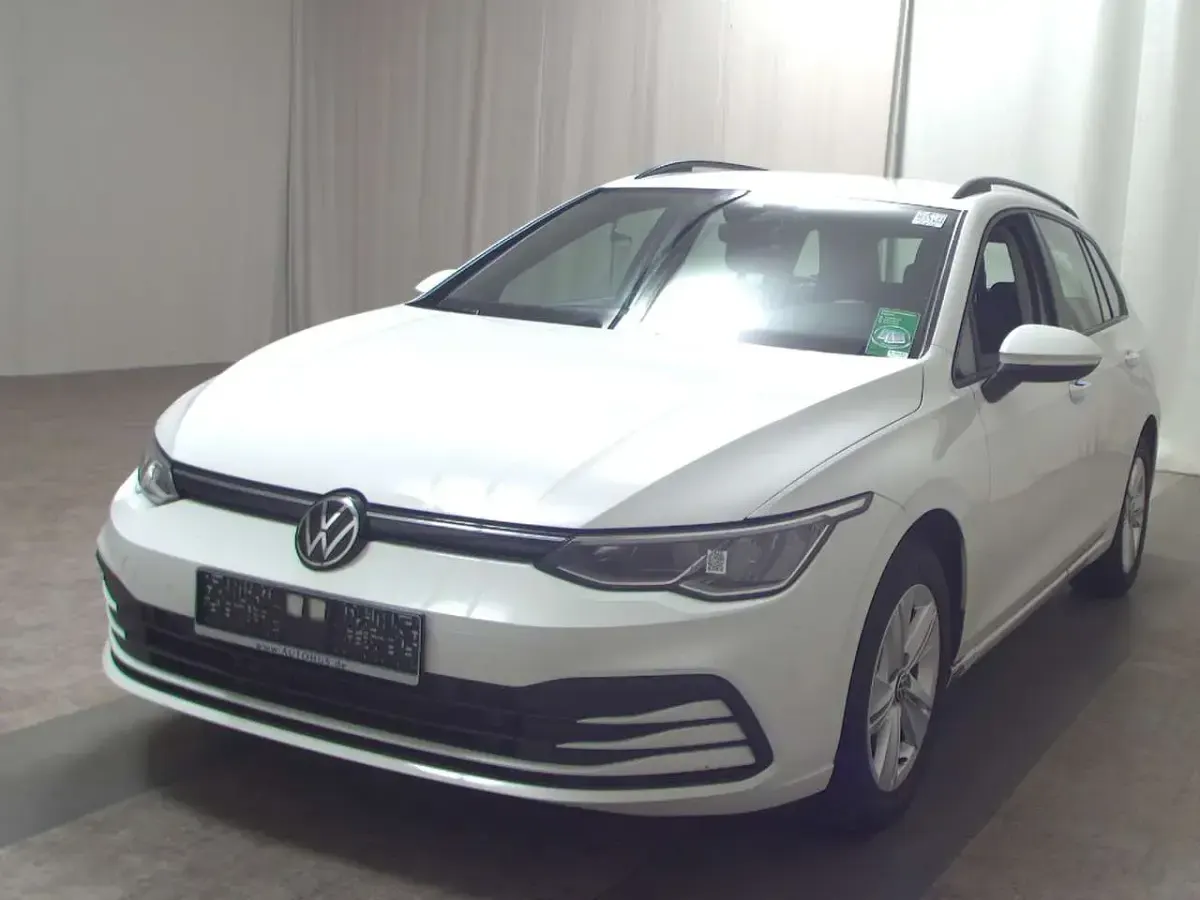 Gebraucht VW Golf VIII Life 150 PS (110 kW) 2021 Pure white Kleinwagen