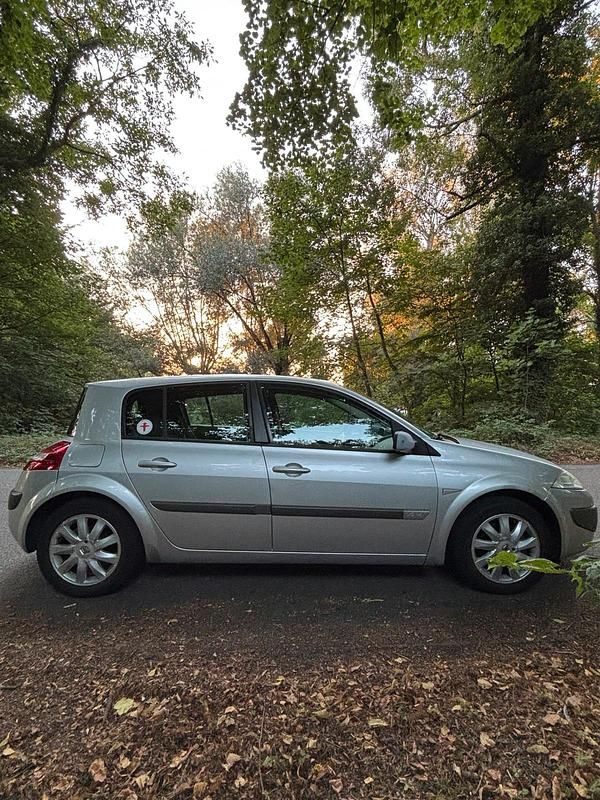 Gebraucht Renault Mégane II 112 PS (82 kW) 2006 Grau Kleinwagen