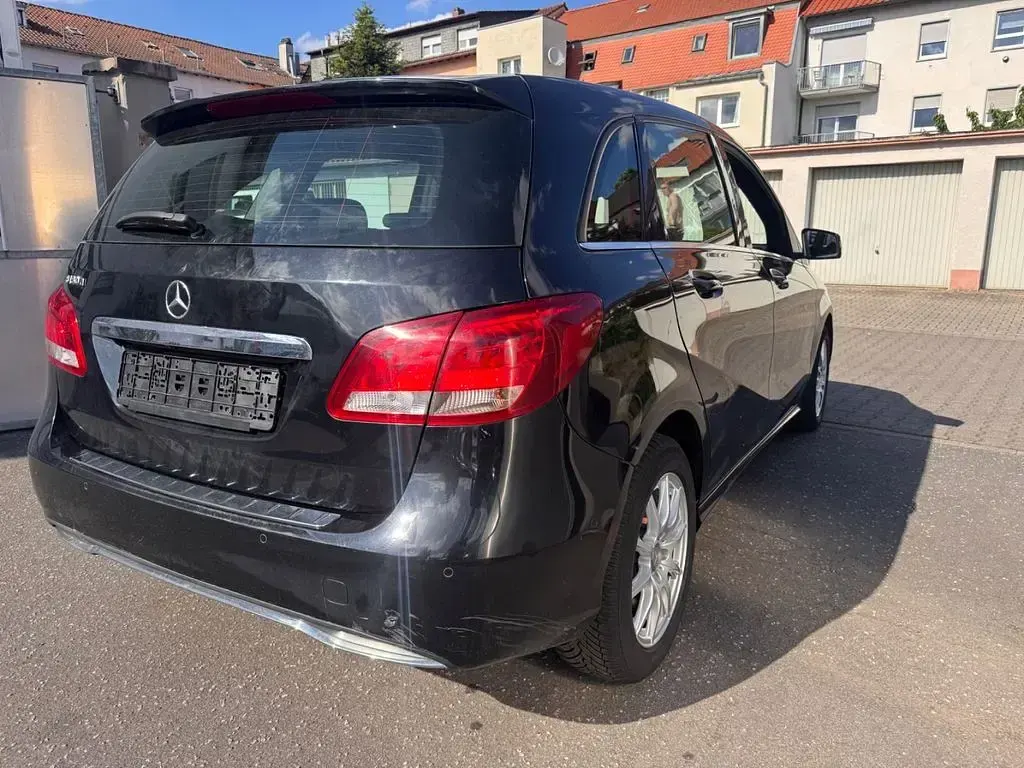 Gebraucht Mercedes B180 109 PS (80 kW) 2017 Schwarz Van / Kleinbus