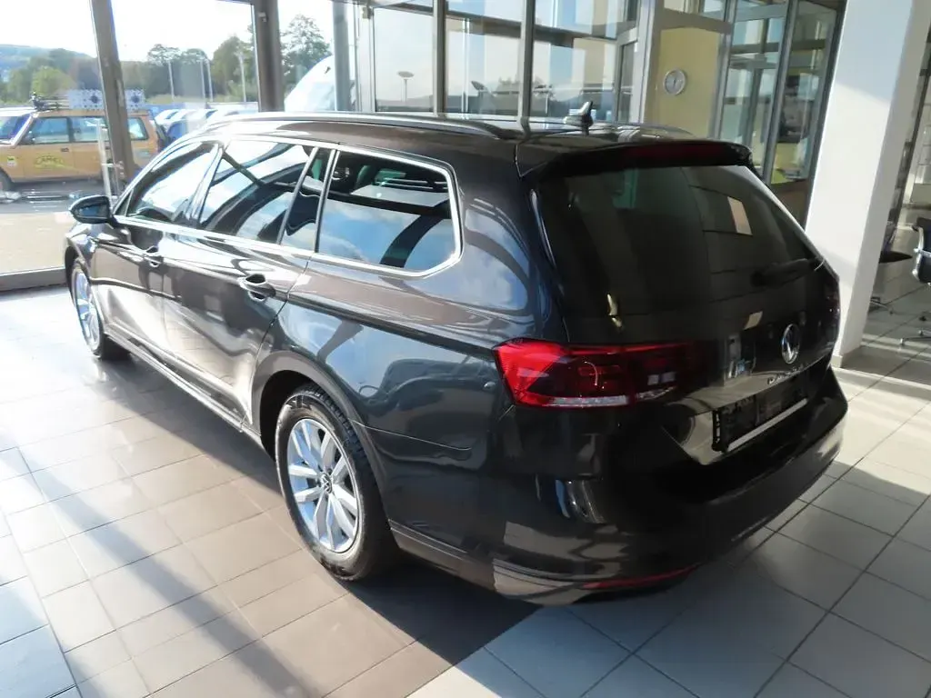 Gebraucht VW Passat Business 150 PS (110 kW) 2023 Grau Kombi