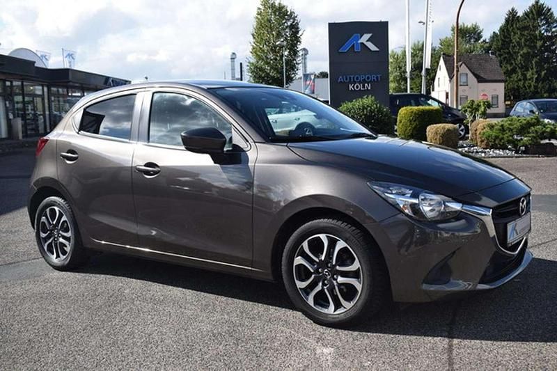 Titanium flash (metallic) Gebraucht 2017 Mazda 2 Kizoku Limousine | 10.790 € (Fairer Preis) - Bild 1/4