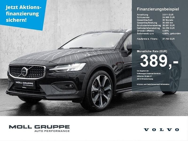 Gebraucht Volvo V60 CC Plus 197 PS (144 kW) 2024 Onyx black / metallic Kombi