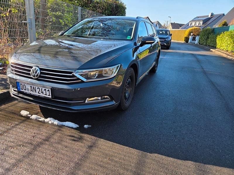 Grau Gebraucht 2019 VW Passat Comfortline Kombi | 12.500 € (Superpreis) - Bild 1/4