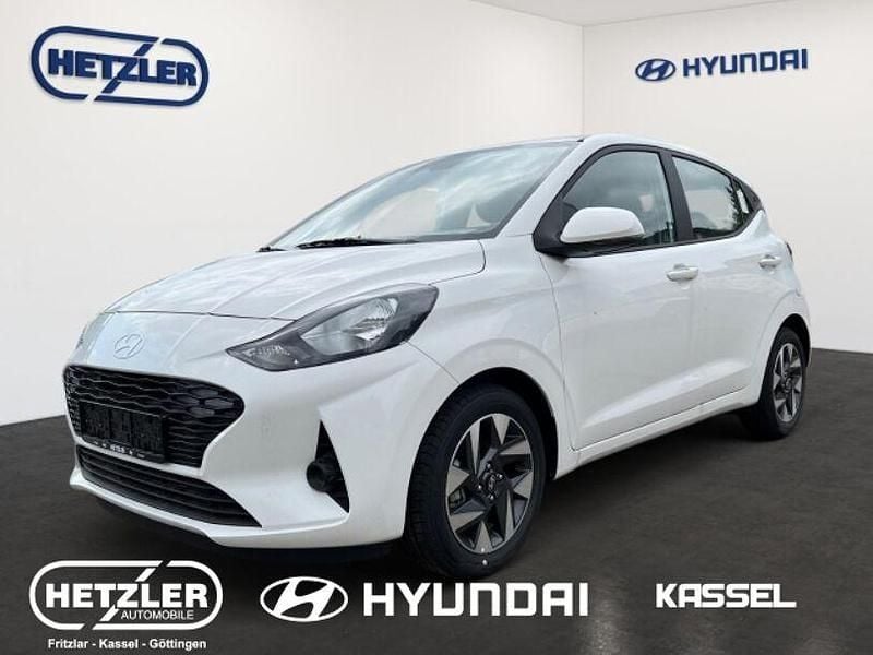 Atlas white / sol Neu 2025 Hyundai i10 Trend Kleinwagen | 16.490 € (Fairer Preis) - Bild 1/4
