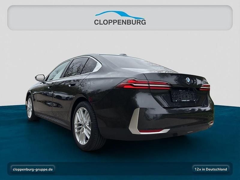 Neu BMW 520 Sport Line 197 PS (144 kW) 2025 Grau Limousine