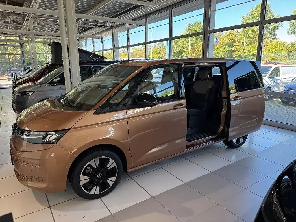 Gebraucht VW Multivan Life 204 PS (150 kW) 2026 Copper bronze metallic Van / Kleinbus
