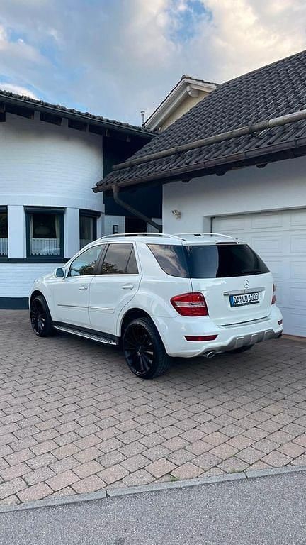 Weiß Gebraucht 2008 Mercedes ML420 Sport SUV | 24.500 € - Bild 1/4