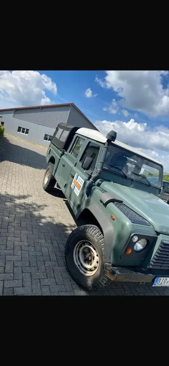 Gebraucht Land Rover Defender 122 PS (89 kW) 2010 Grün Pickup