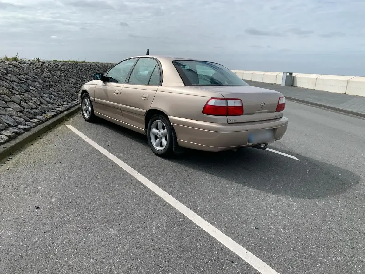 Gebraucht Opel Omega 144 PS (105 kW) 2001 Gold Limousine