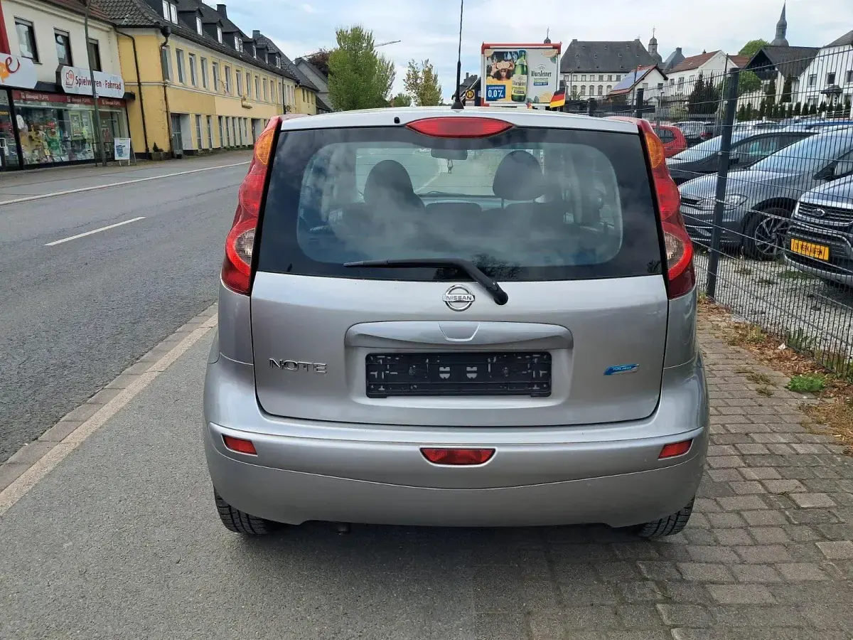 Gebraucht Nissan Note 89 PS (65 kW) 2011 Silber Kleinwagen