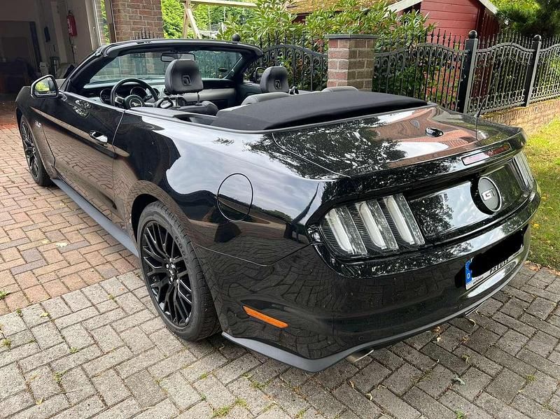 Gebraucht Ford Mustang GT 421 PS (309 kW) 2017 Schwarz Cabrio