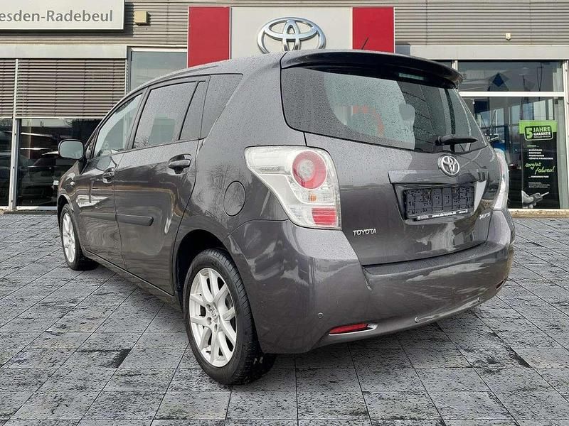 Gebraucht Toyota Verso Travel 147 PS (108 kW) 2012 Grey metallic Van / Kleinbus