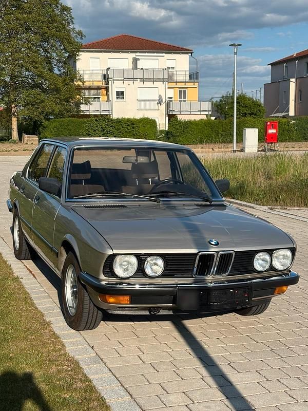 Gebraucht BMW 518 90 PS (66 kW) 1983 Beige Limousine