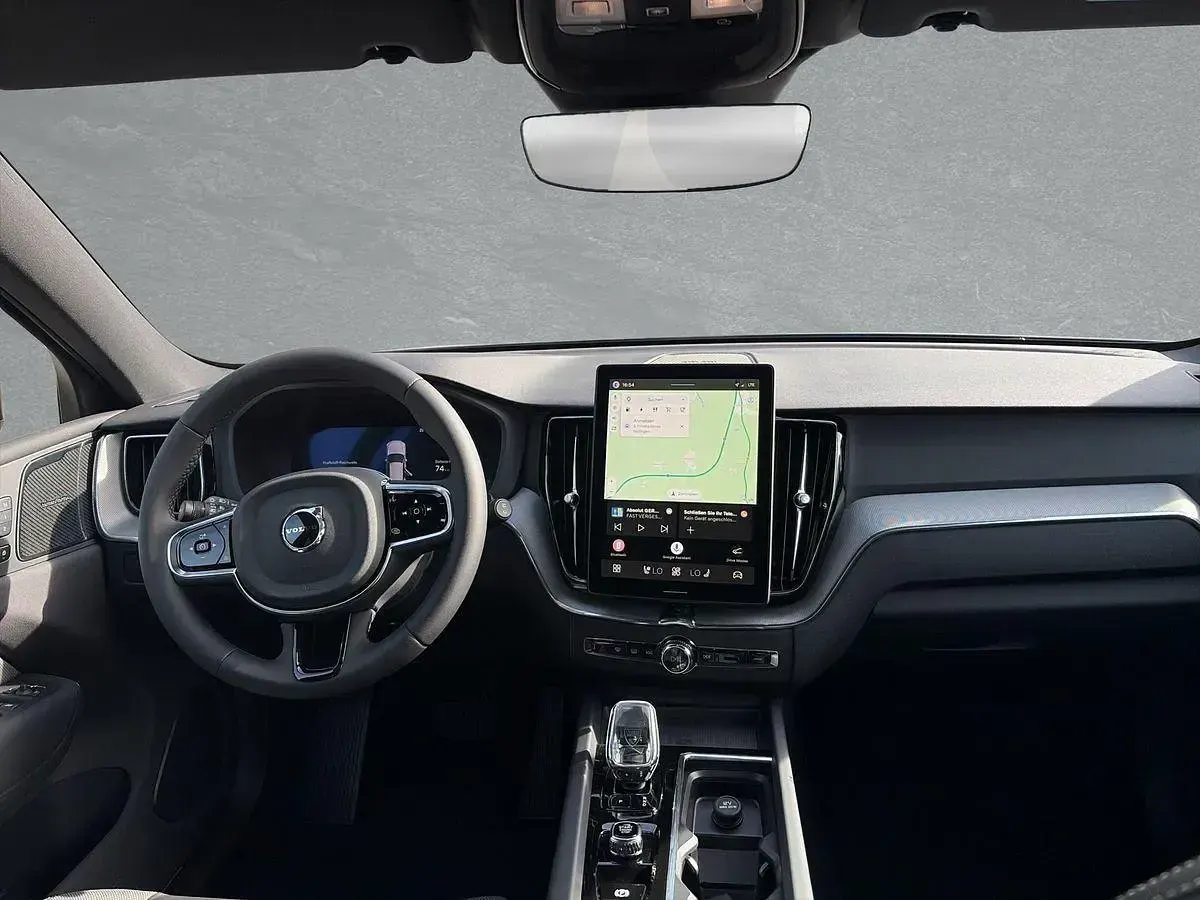 Neu Volvo XC60 Plus 310 PS (228 kW) 2026 Vapour grey SUV