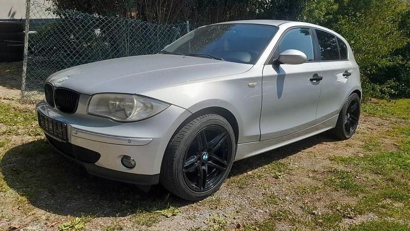 Silber Gebraucht 2005 BMW 116 Advantage Kleinwagen | 2.690 € (Guter Preis) - Bild 1/4
