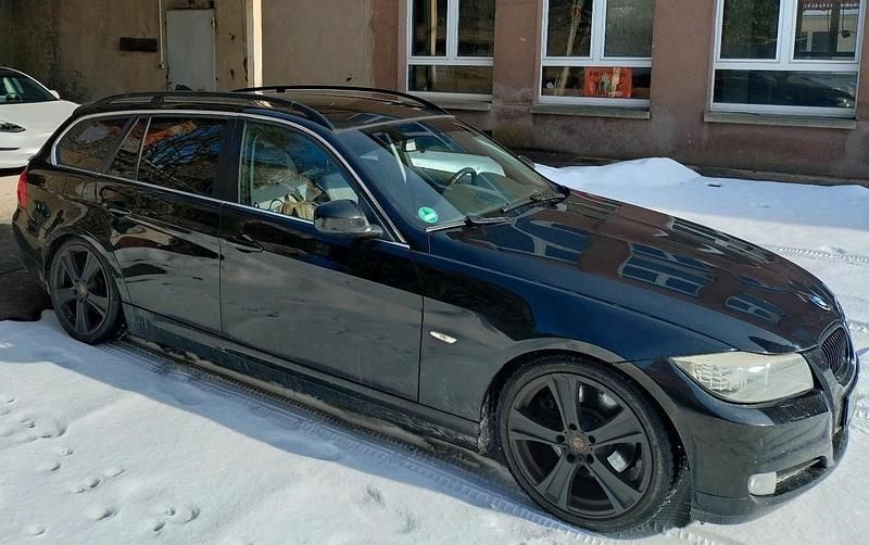 Gebraucht BMW 325 197 PS (144 kW) 2009 Schwarz Kombi