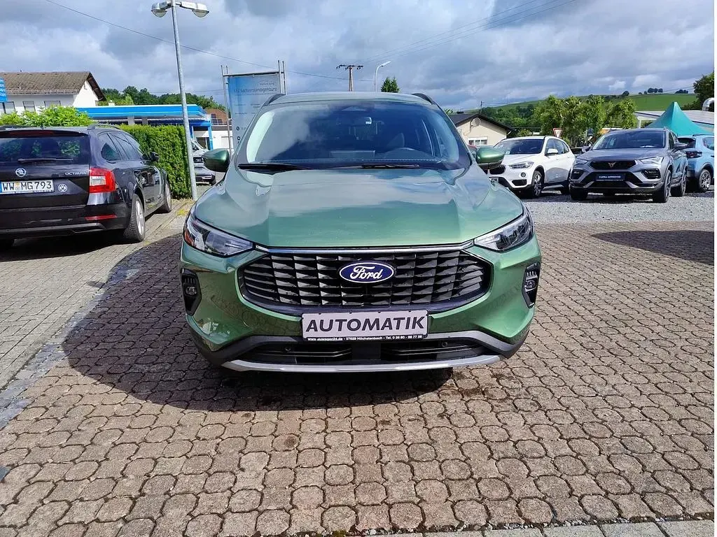 Neu Ford Kuga Titanium 186 PS (136 kW) 2025 Grün SUV