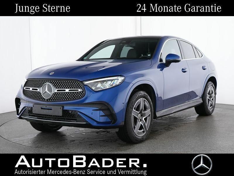 970 spektralblau Gebraucht 2024 Mercedes GLC400d Advanced Plus Coupé | 72.765 € (Fairer Preis) - Bild 1/4