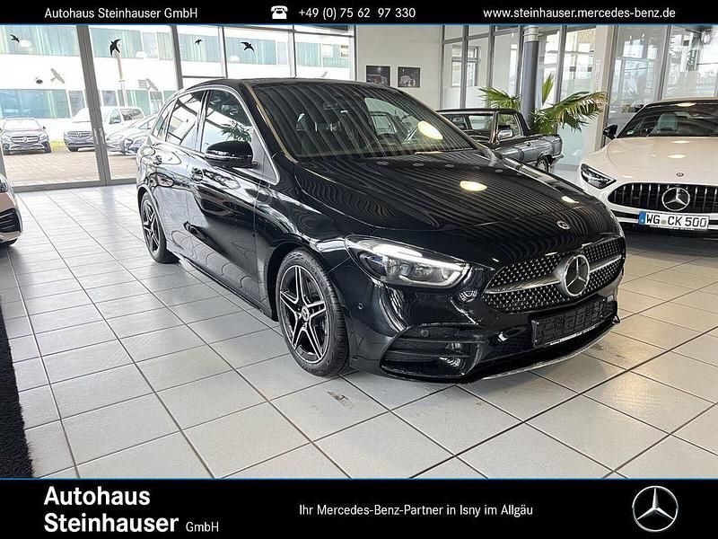Schwarz Gebraucht 2023 Mercedes 180 AMG line Limousine | 31.900 € (Etwas zu teuer) - Bild 1/4