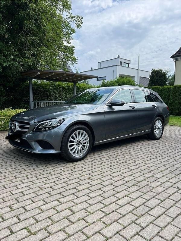 Schwarz Gebraucht 2019 Mercedes C200 Avantgarde Kombi | 21.900 € (Superpreis) - Bild 1/4