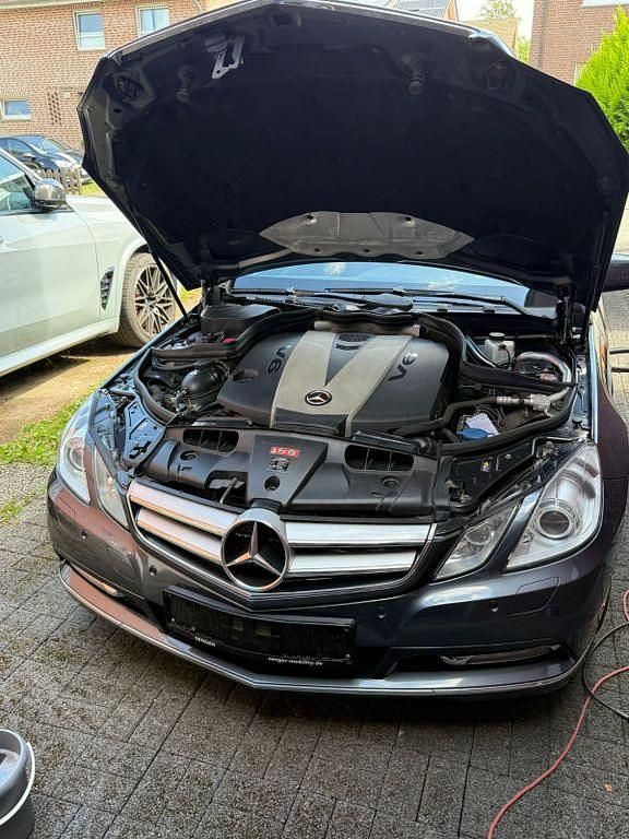 Grau Gebraucht 2012 Mercedes E350 Coupé | 10.950 € (Fairer Preis) - Bild 1/4