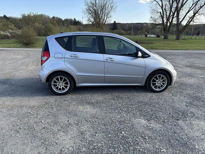 Gebraucht Mercedes A180 116 PS (85 kW) 2010 Silber Van / Kleinbus