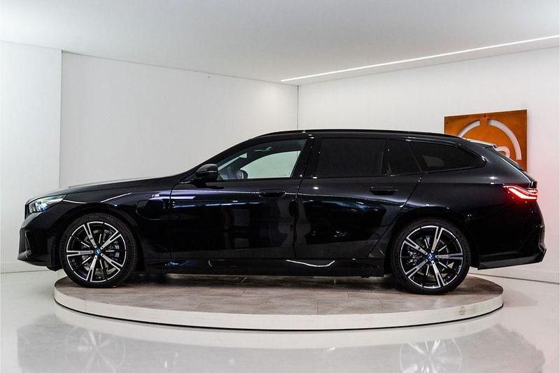 Gebraucht BMW 530e Executive 300 PS (220 kW) 2024 Schwarz Kombi