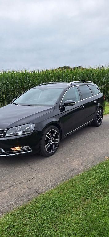 Schwarz Gebraucht 2012 VW Passat Highline Kombi | 6.650 € (Fairer Preis) - Bild 1/4