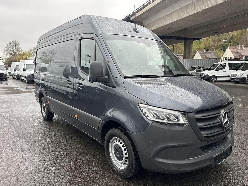 Gebraucht Mercedes Sprinter 170 PS (125 kW) 2025 Grau Van
