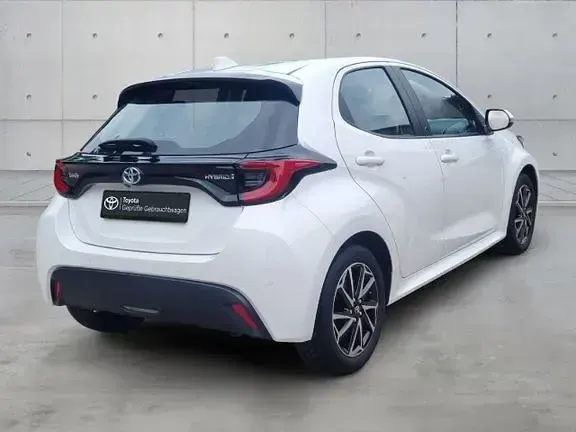 Gebraucht Toyota Yaris Basis 116 PS (85 kW) 2022 Schneeweiß Kleinwagen