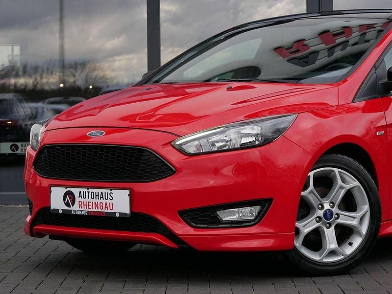 Gebraucht Ford Focus ST-Line 140 PS (102 kW) 2018 Rot Limousine