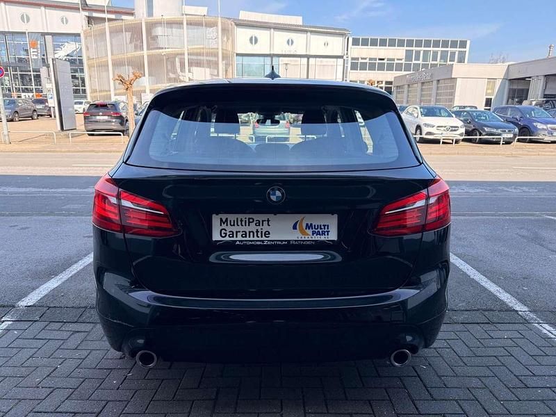 Gebraucht BMW 218 150 PS (110 kW) 2018 Saphirschwarz Van / Kleinbus