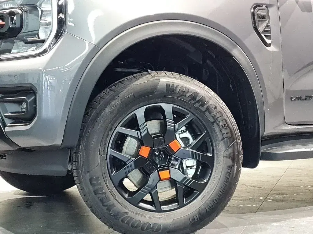Neu Ford Ranger Wildtrack 241 PS (177 kW) 2026 Grau, carbonizedgrey met. Pickup