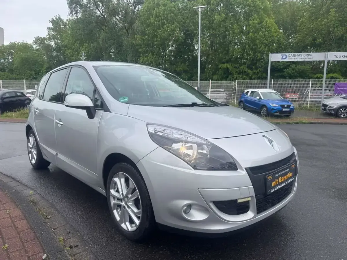 Gebraucht Renault Scénic III Luxe 131 PS (96 kW) 2012 Silber Van / Kleinbus
