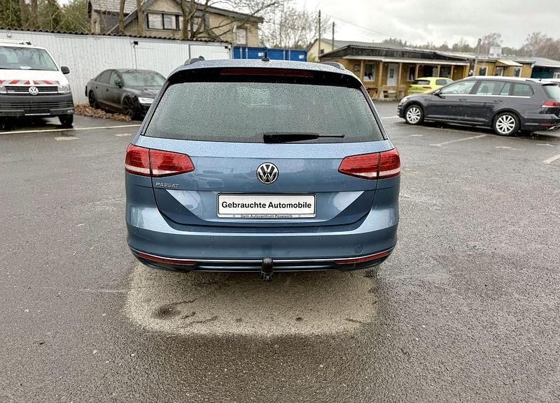Gebraucht VW Passat Comfortline 150 PS (110 kW) 2015 Blau Kombi