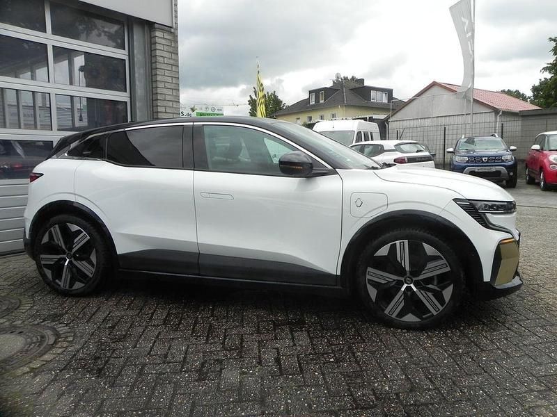 Gebraucht Renault Megane E-Tech Iconic 160 kW (218 PS) 2022 Weiß Limousine