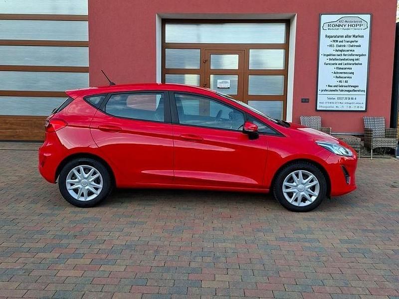 Gebraucht Ford Fiesta Trend 101 PS (74 kW) 2018 Rot Kleinwagen