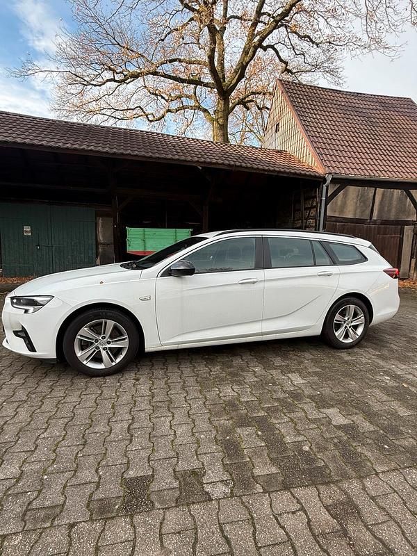 Weiß Gebraucht 2021 Opel Insignia Sport Kombi | 13.900 € (Superpreis) - Bild 1/4