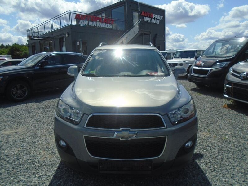 Grau Gebraucht 2013 Chevrolet Captiva LT SUV | 6.799 € (Superpreis) - Bild 1/4