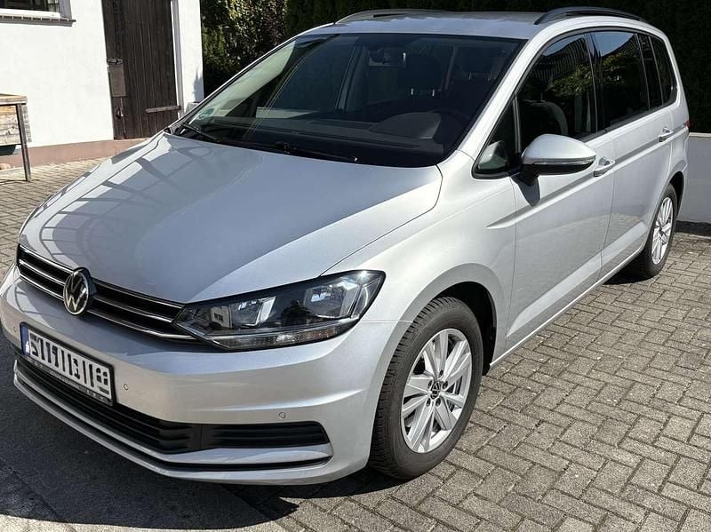 Silber Gebraucht 2021 VW Touran Comfortline Van / Kleinbus | 22.889 € (Guter Preis) - Bild 1/4