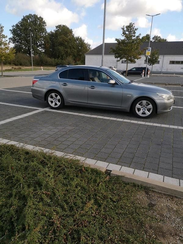 Gebraucht BMW 523 190 PS (139 kW) 2009 Grau Limousine