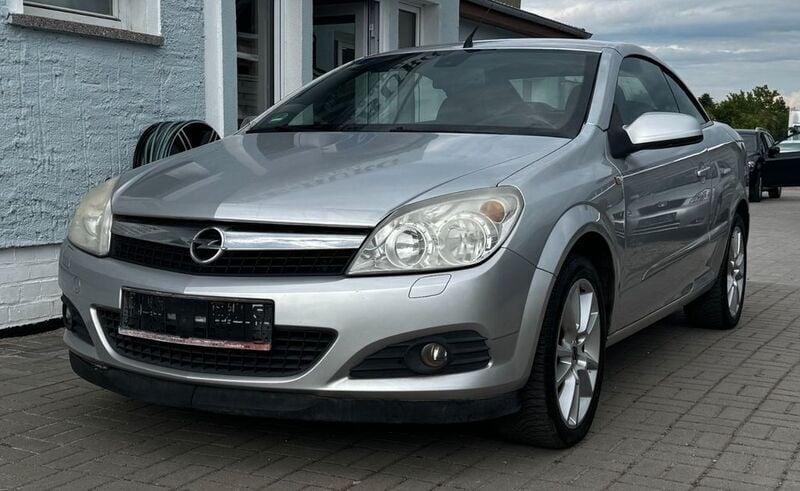 Gebraucht Opel Astra Cosmo 140 PS (102 kW) 2007 Silber Coupé