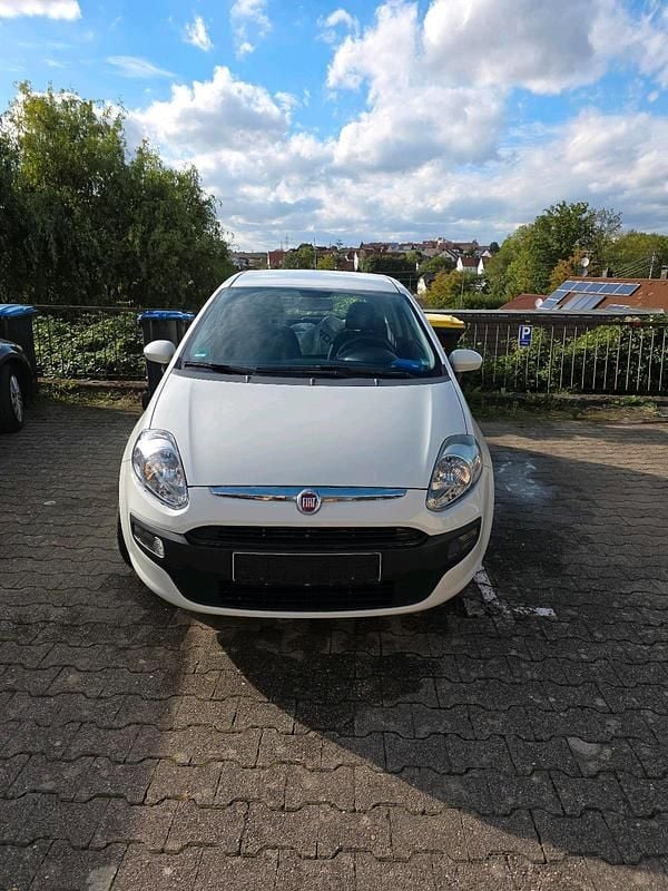 Weiß Gebraucht 2011 Fiat Punto Kleinwagen | 3.500 € (Guter Preis) - Bild 1/4
