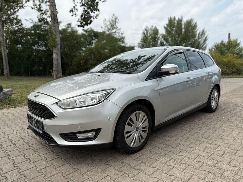 Grau Gebraucht 2016 Ford Focus Business Edition Kombi | 6.999 € (Guter Preis) - Bild 1/4