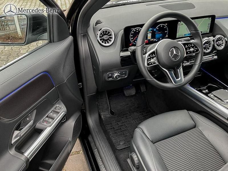 Gebraucht Mercedes EQA350 214 kW (292 PS) 2022 Unilack nachtschwarz SUV